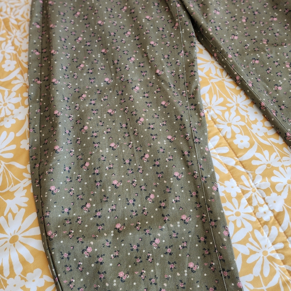 DAVI & DANI Olive Floral Wide Leg Pants - Picture 2 of 13
